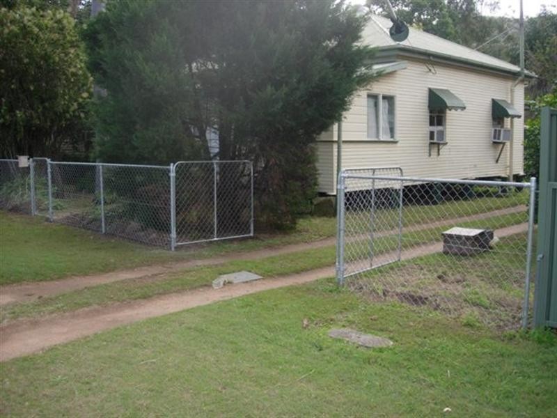 7 Adelaide Street, Esk QLD 4312