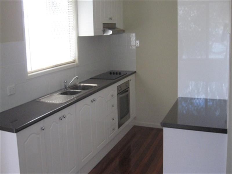 8 Pryde Street, Esk QLD 4312