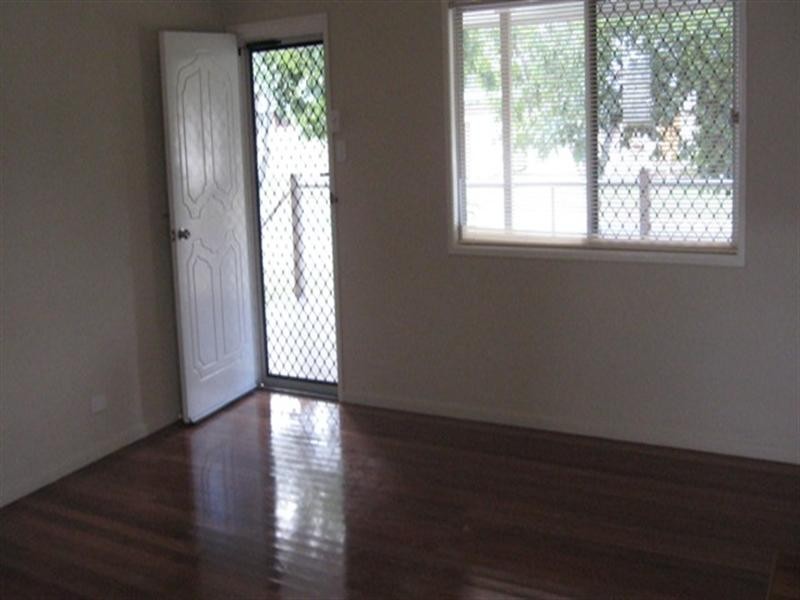 8 Pryde Street, Esk QLD 4312