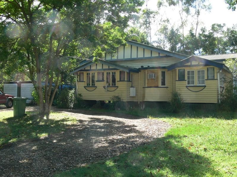 34 Middle Street, Esk QLD 4312