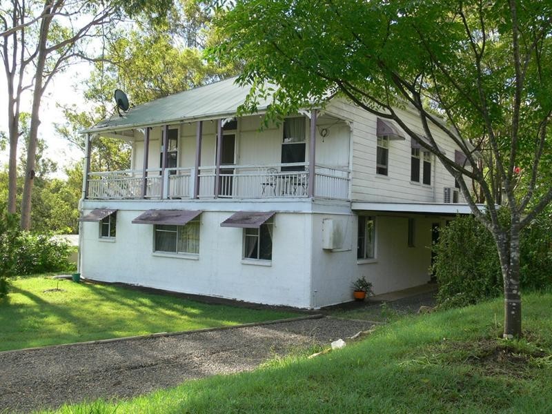 9 East Street, Esk QLD 4312