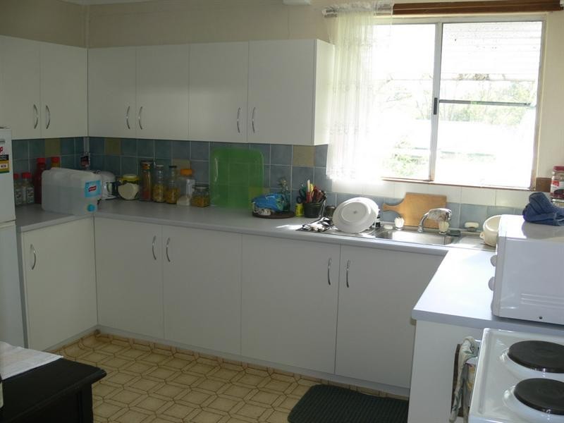 9 East Street, Esk QLD 4312