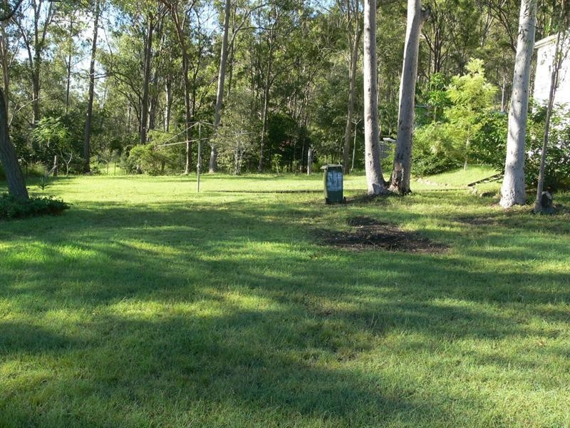 9 East Street, Esk QLD 4312