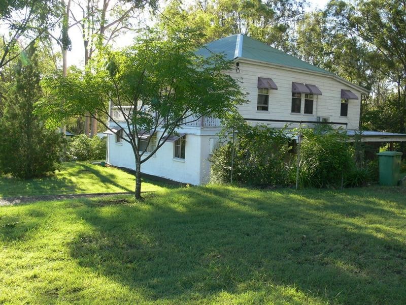 9 East Street, Esk QLD 4312