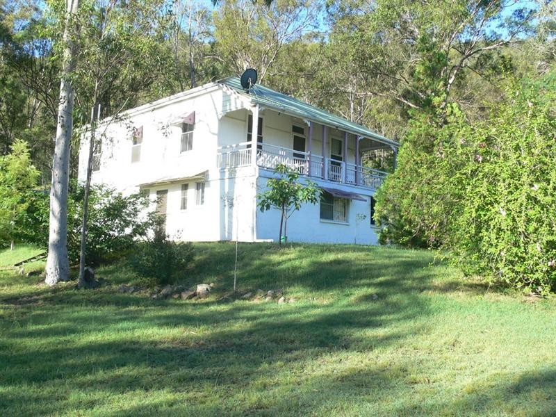 9 East Street, Esk QLD 4312