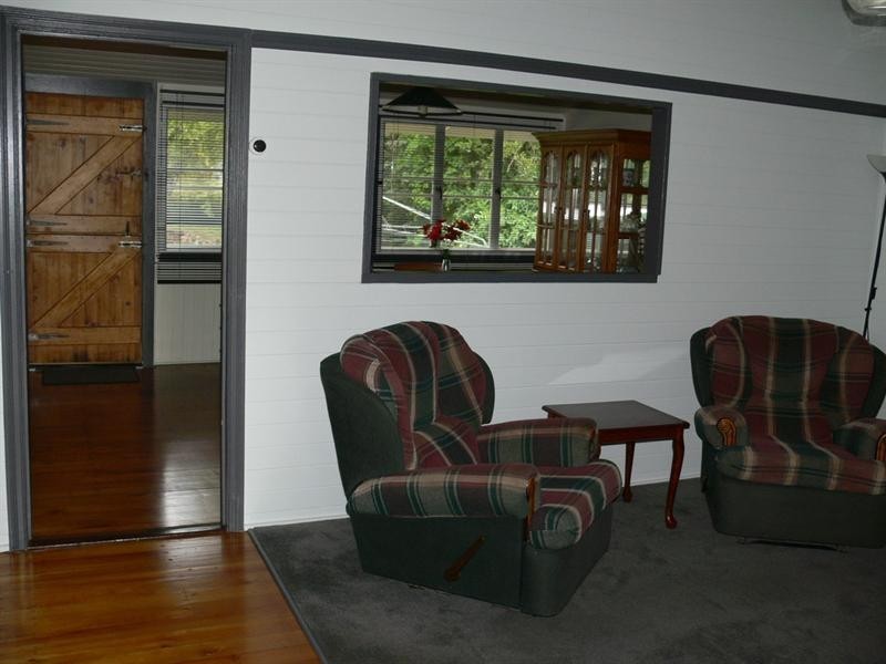 16 Elizabeth Street, Esk QLD 4312