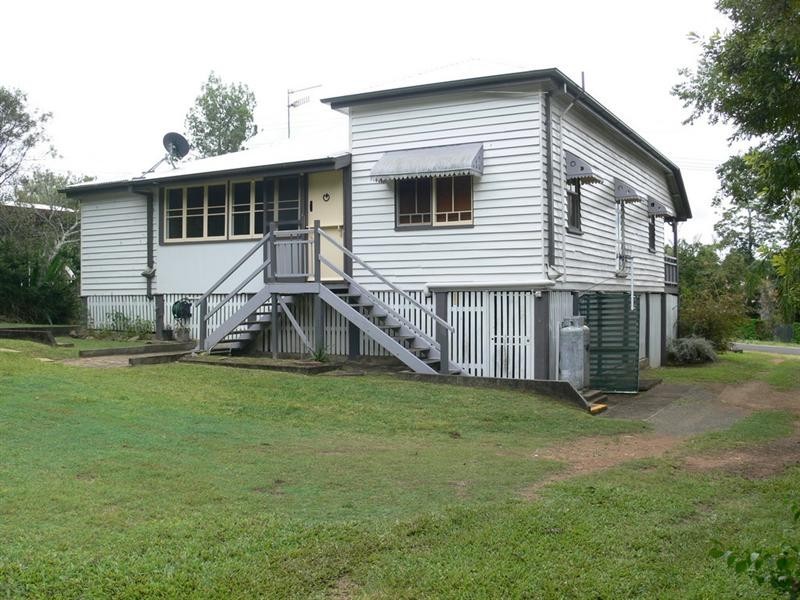 16 Elizabeth Street, Esk QLD 4312