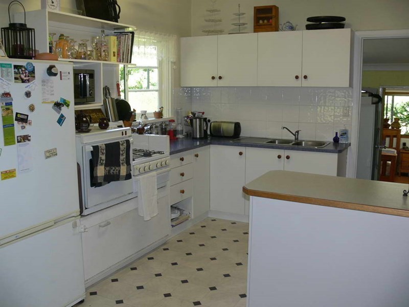 10 Ann Street, Esk QLD 4312