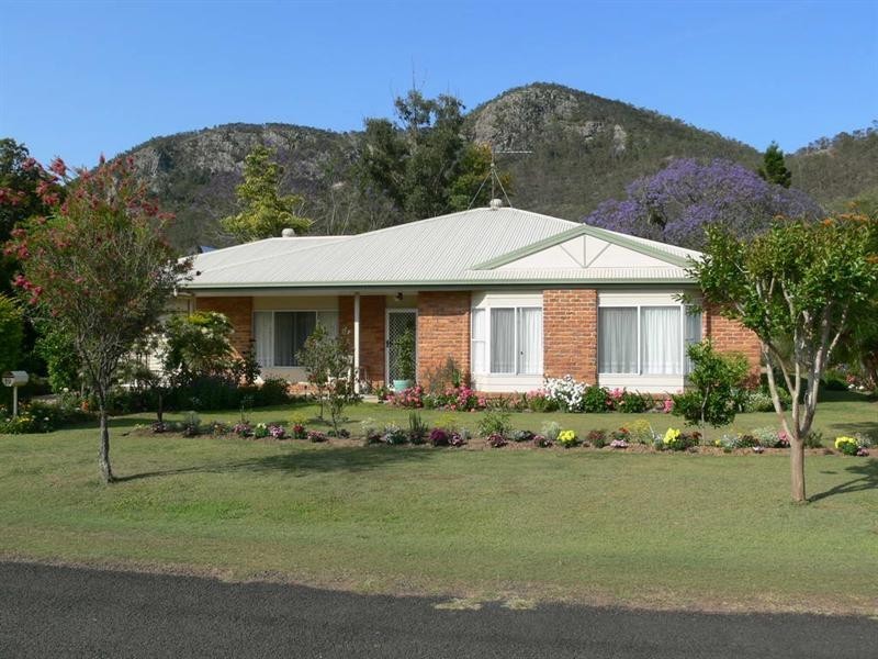 19 Russell Street, Esk QLD 4312