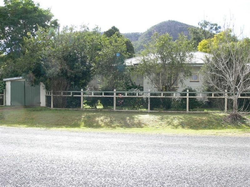 23 Russell Street, Esk QLD 4312