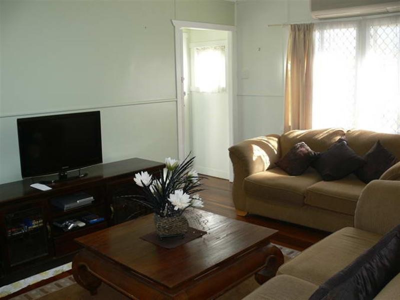 23 Russell Street, Esk QLD 4312