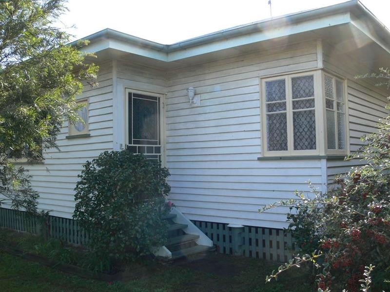 23 Russell Street, Esk QLD 4312