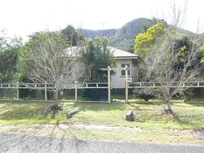 23 Russell Street, Esk QLD 4312