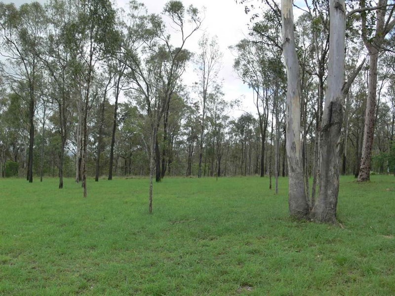 80 Lakeview Drive, Esk QLD 4312