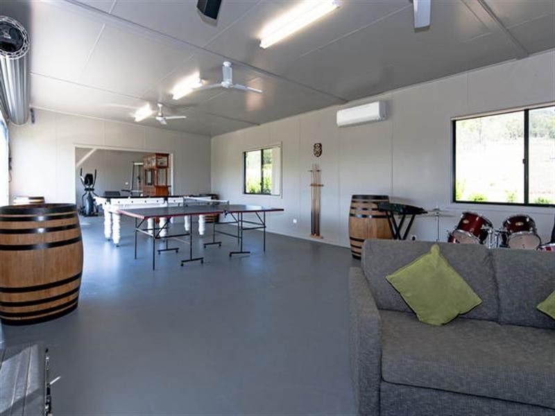 15 Graves Road, Esk QLD 4312