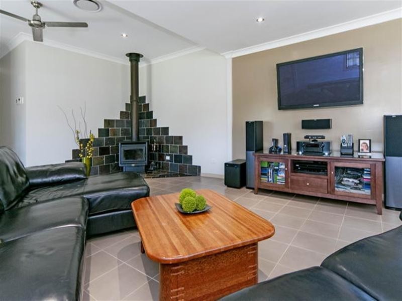 15 Graves Road, Esk QLD 4312