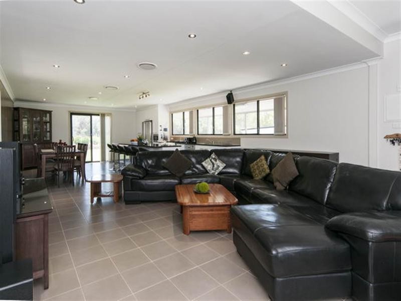 15 Graves Road, Esk QLD 4312