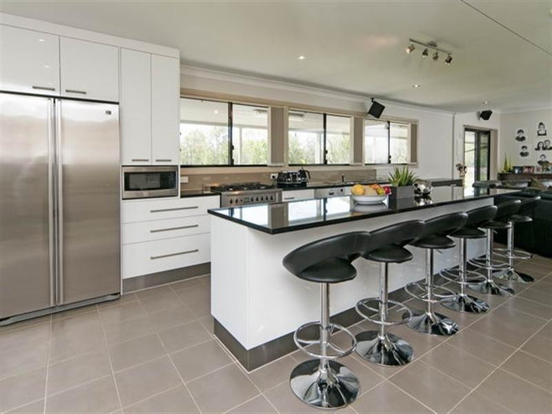 15 Graves Road, Esk QLD 4312