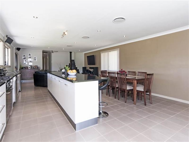 15 Graves Road, Esk QLD 4312