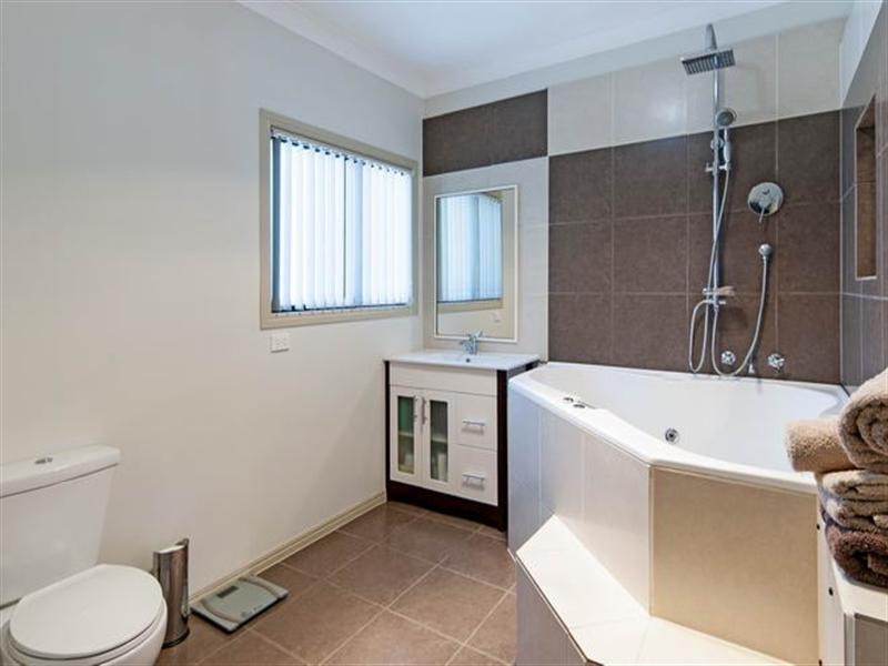 15 Graves Road, Esk QLD 4312