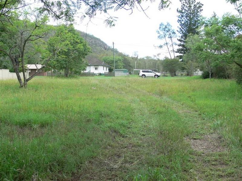 31 Middle Street, Esk QLD 4312