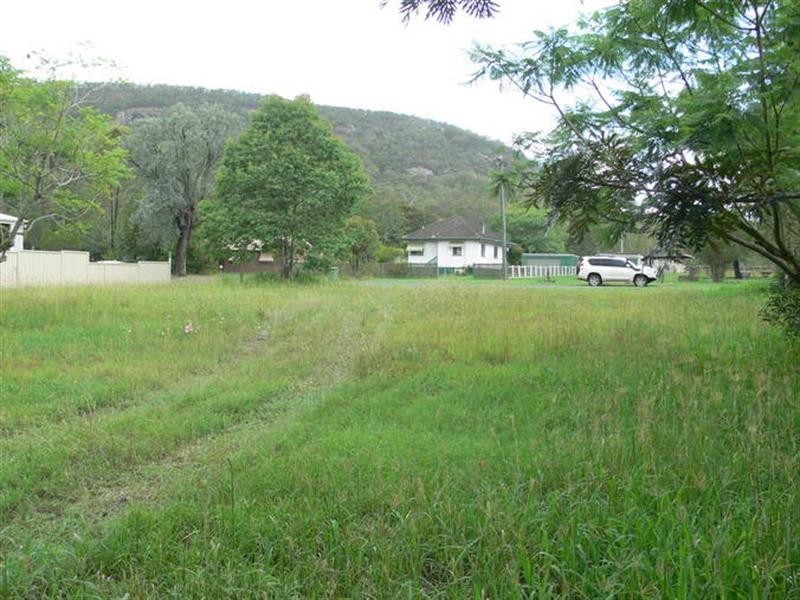 31 Middle Street, Esk QLD 4312