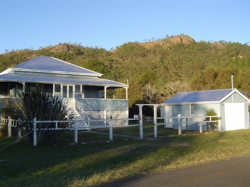 17 Russell Street, Esk QLD 4312