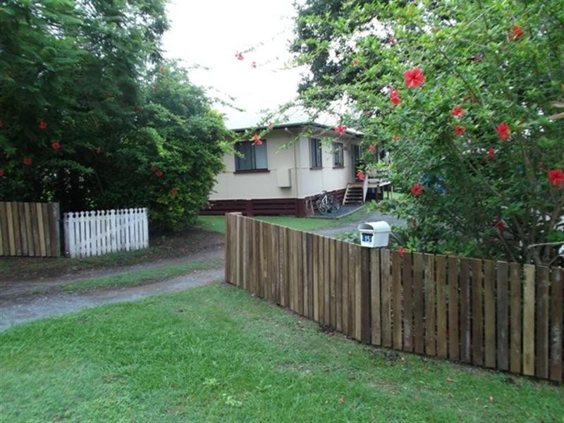 15 Elizabeth Street, Esk QLD 4312