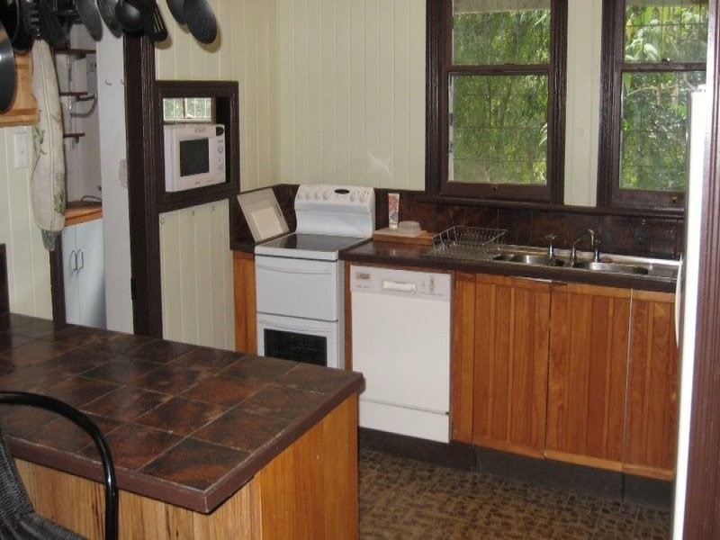 40 Creek Street, Esk QLD 4312