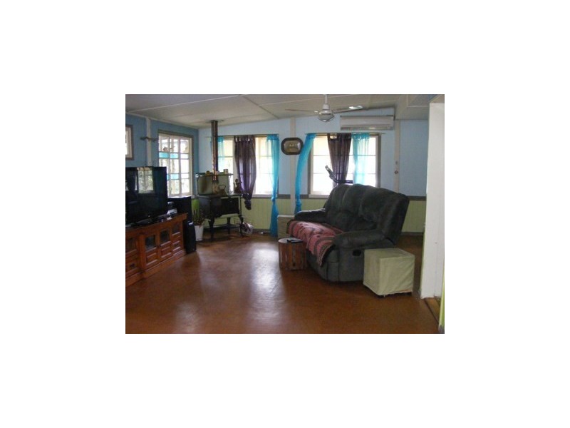 33 Cedar Avenue, Esk QLD 4312