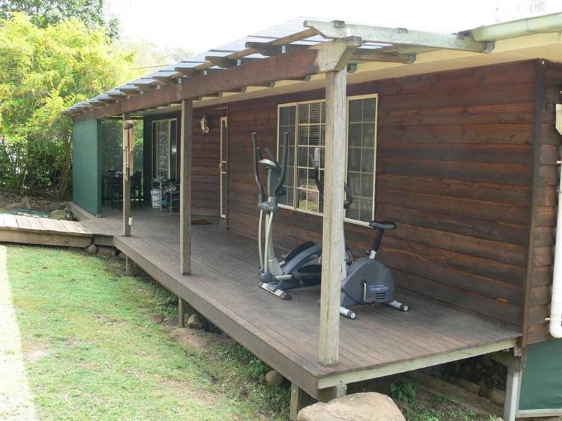 194 Highland Street, Esk QLD 4312