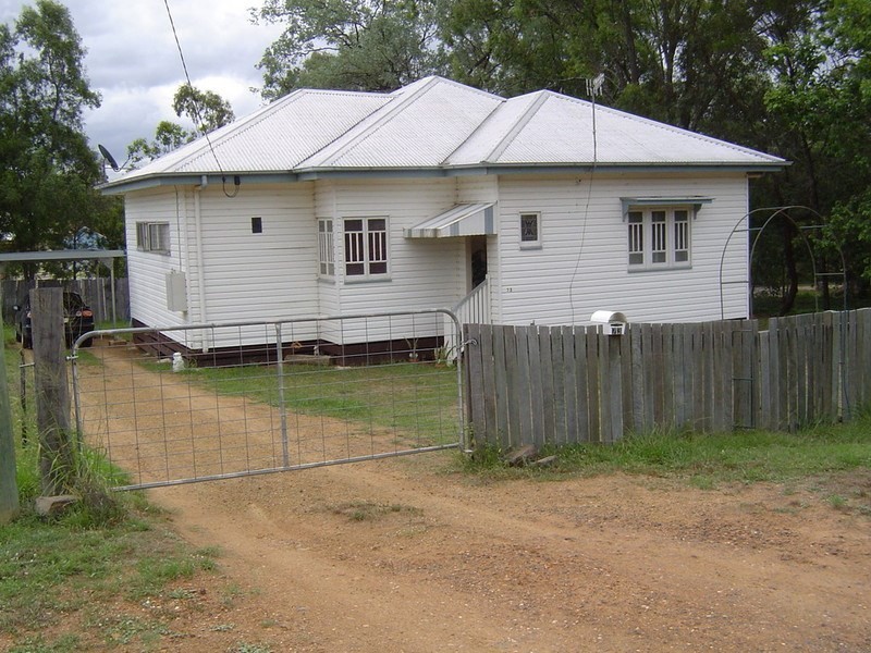 73 Middle Street, Esk QLD 4312