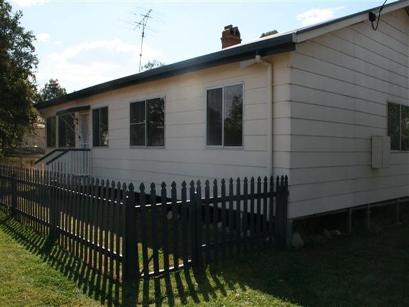 1a Pryde Street, Esk QLD 4312