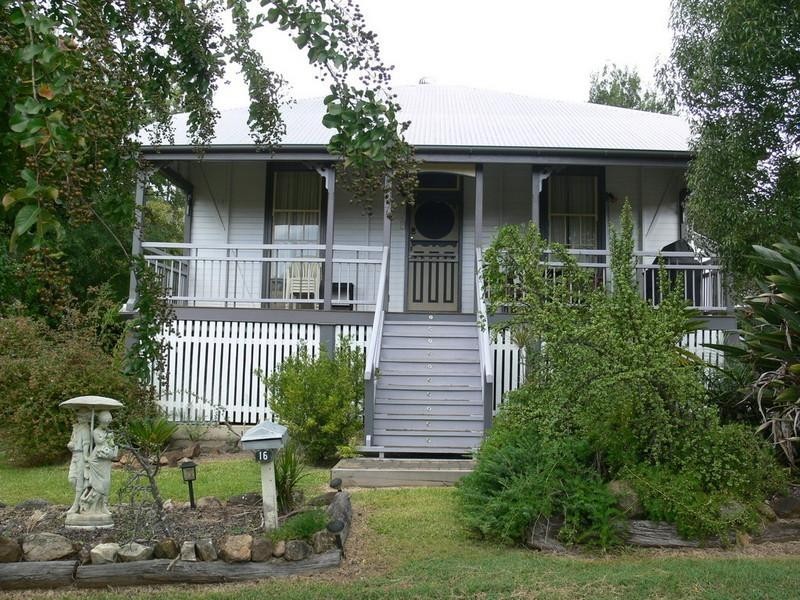 16 Elizabeth Street, Esk QLD 4312