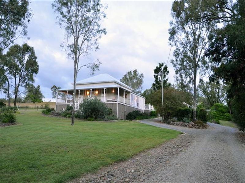 2 South Street, Esk QLD 4312