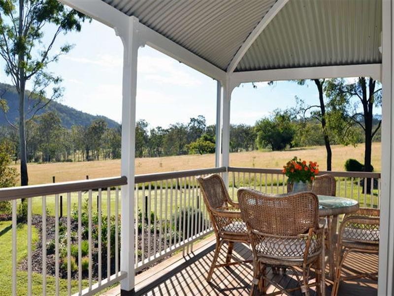 2 South Street, Esk QLD 4312