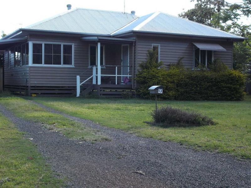 22 Francis Terrace, Esk QLD 4312