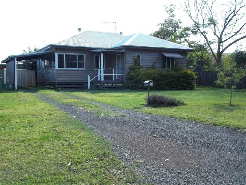 22 Francis Terrace, Esk QLD 4312