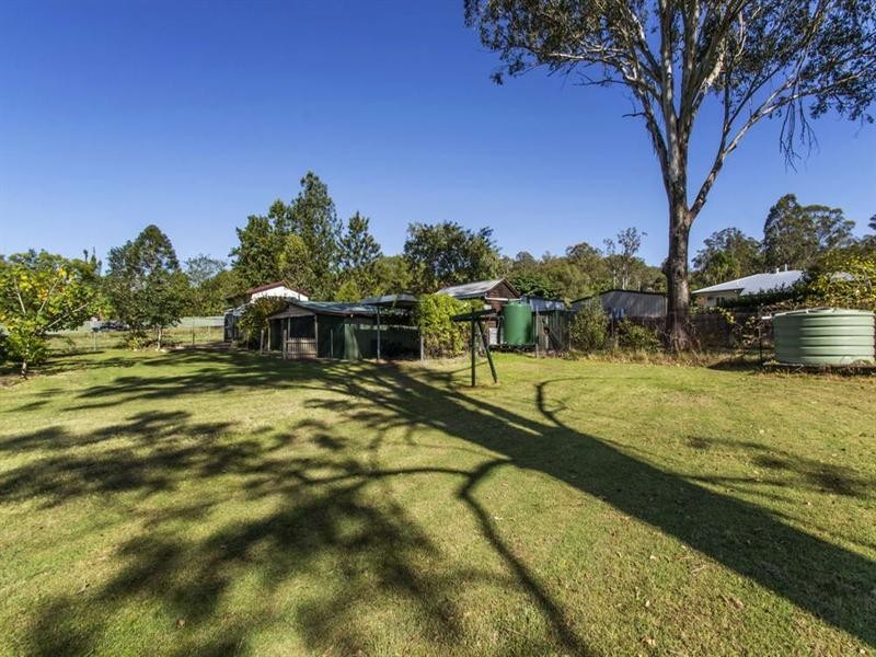 11 Richard Street, Esk QLD 4312