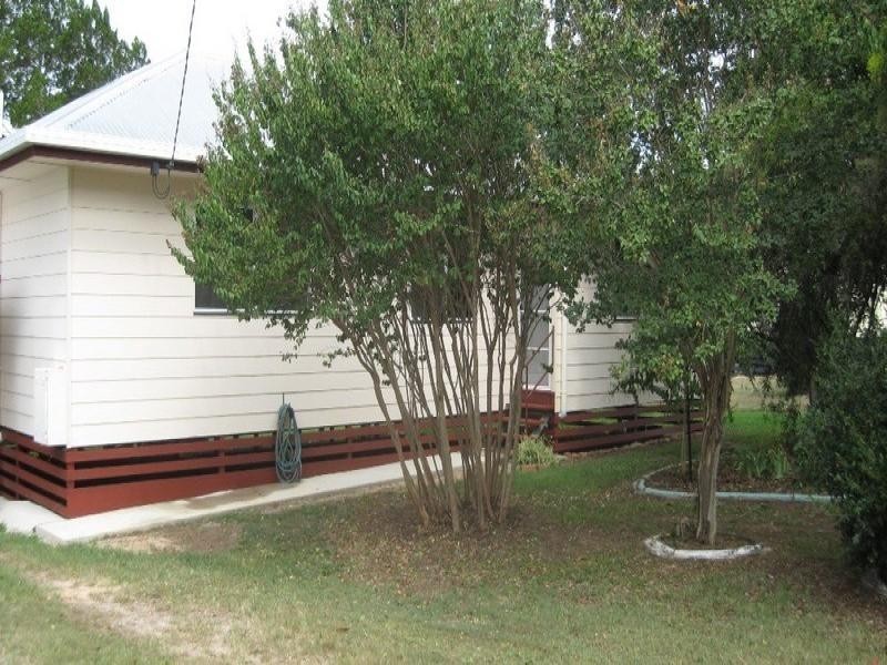 22 Down Street, Esk QLD 4312