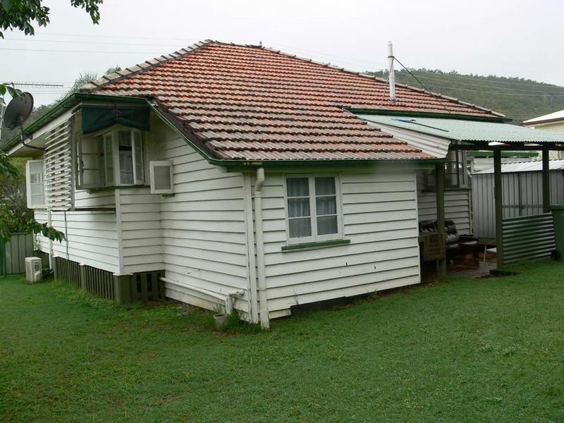 20 Adelaide Street, Esk QLD 4312