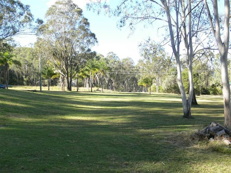 64 Outlook Drive, Esk QLD 4312