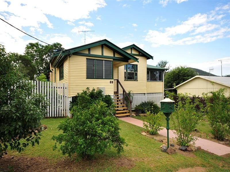 69 Highland Street, Esk QLD 4312