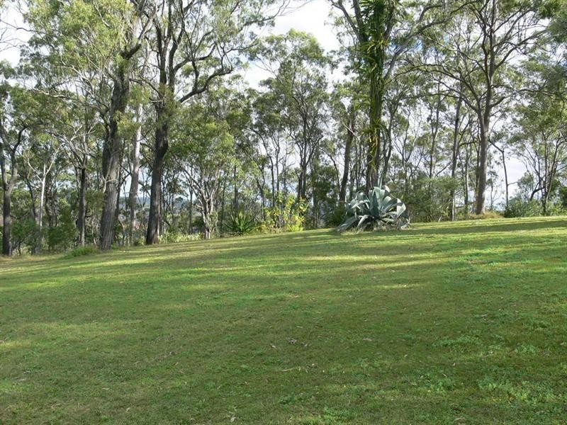 17 Crest Court, Esk QLD 4312