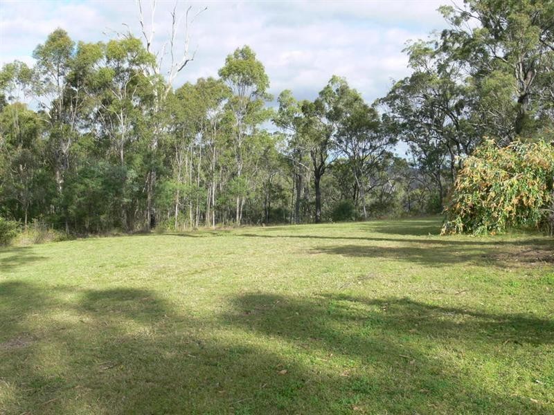 17 Crest Court, Esk QLD 4312