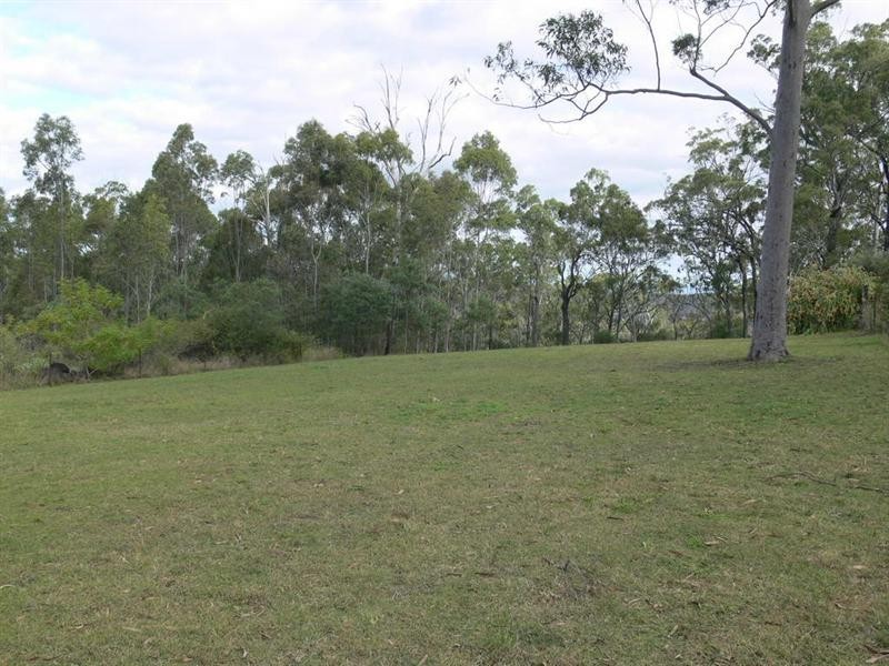 17 Crest Court, Esk QLD 4312