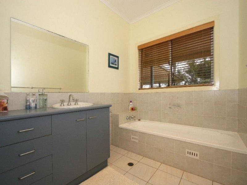 8 Killen Falls Drive, Tintenbar NSW 2478