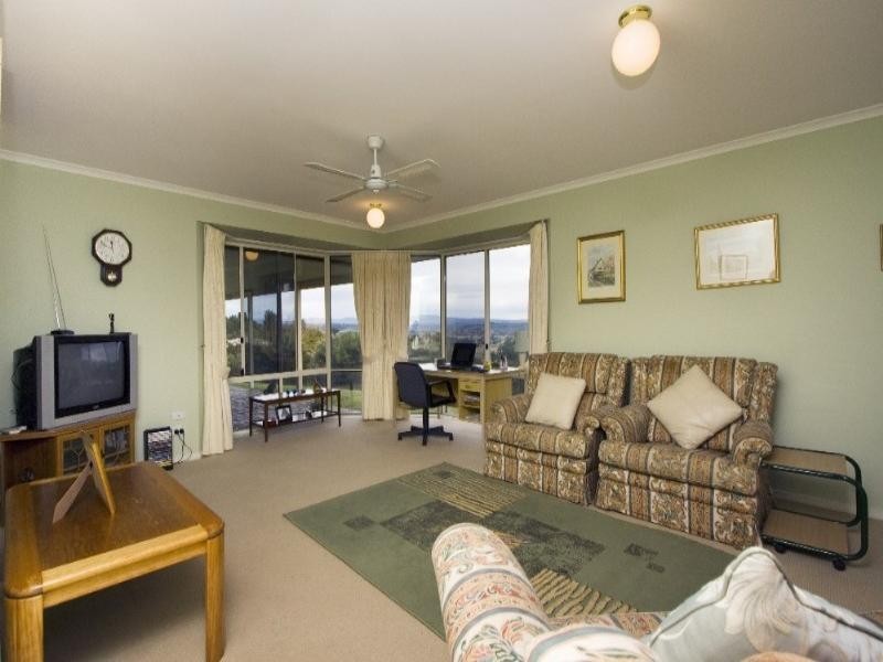 44 Whispering Valley Drive, Richmond Hill NSW 2480