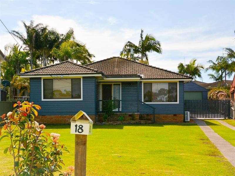 18 Railway Crescent, Belmont North NSW 2280