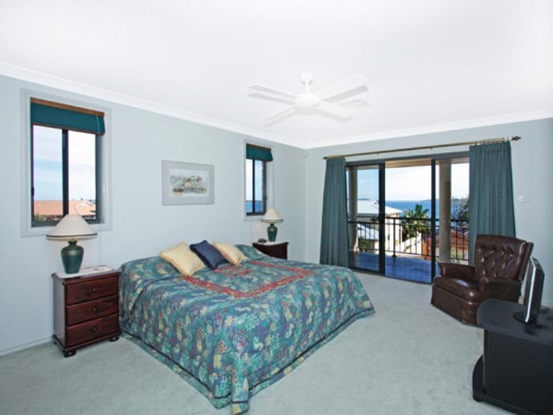 11 The Shores Way, Belmont NSW 2280